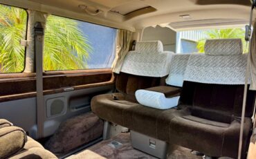 Toyota-hiace-van-diesel-1993-white-4