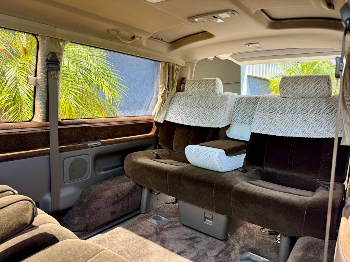 Toyota-hiace-van-diesel-1993-white-4