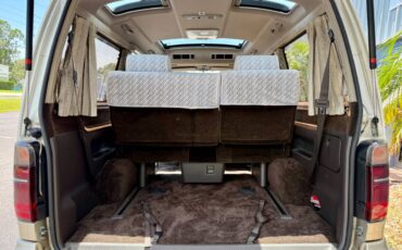 Toyota-hiace-van-diesel-1993-white-5