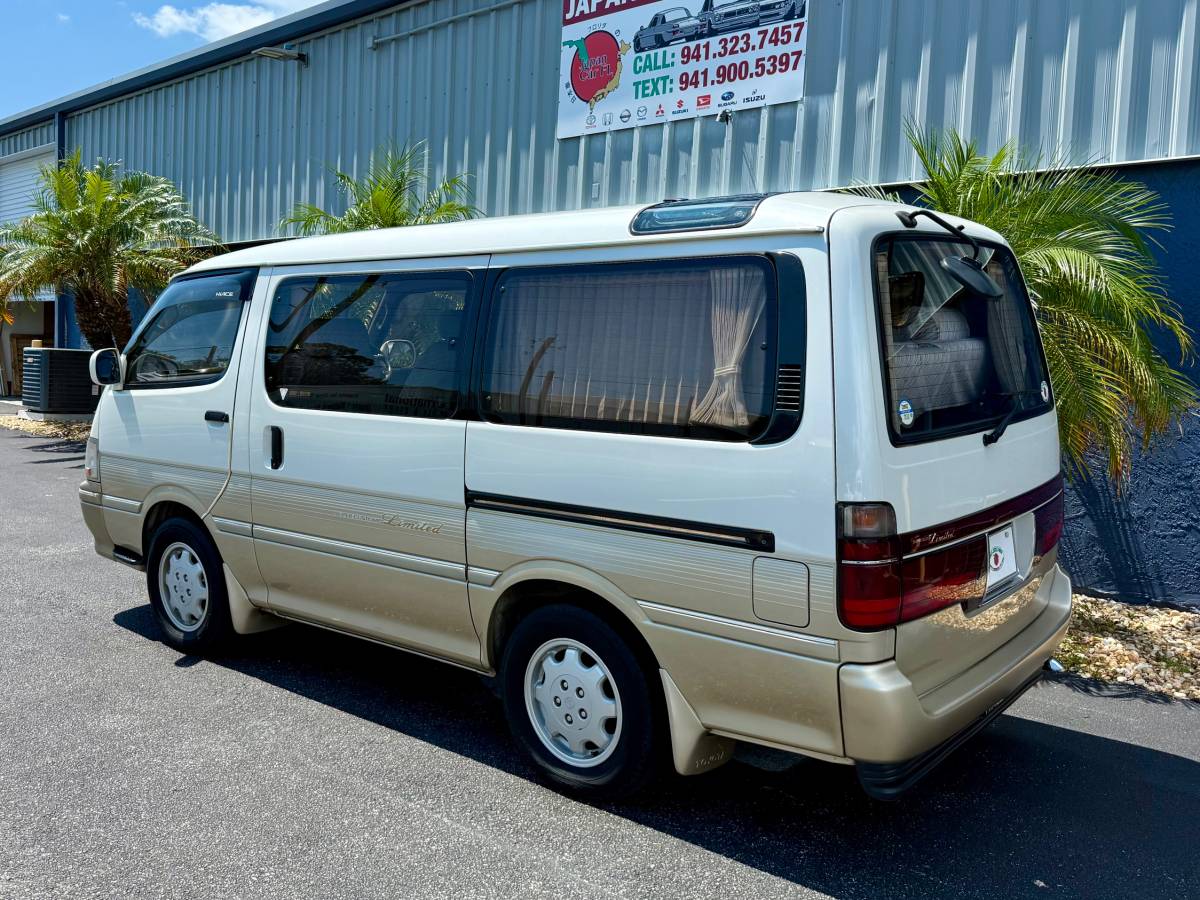 Toyota-hiace-van-diesel-1993-white-8