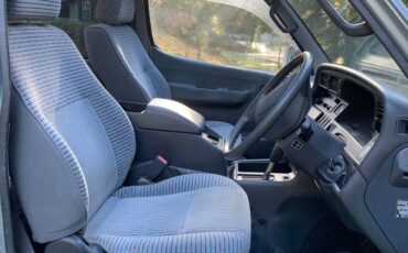 Toyota-hiace-van-diesel-1995-8