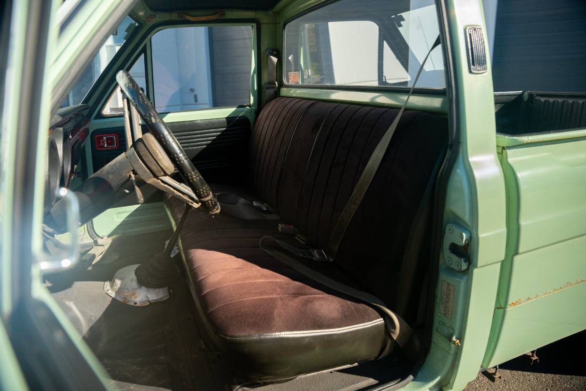 Toyota-hilux-1971-green-3