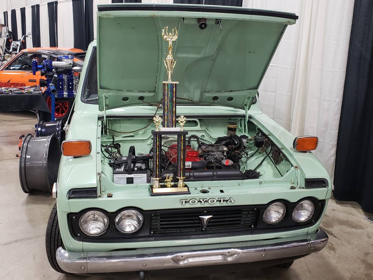 Toyota-hilux-1971-green-6