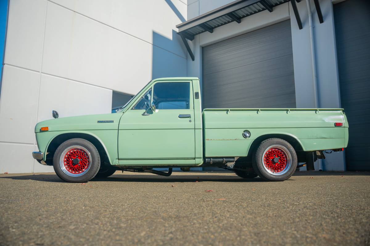 Toyota-hilux-1971-green
