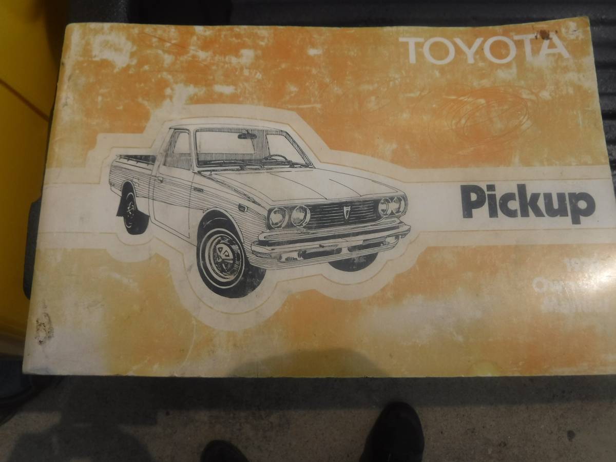 Toyota-hilux-1978-yellow-21