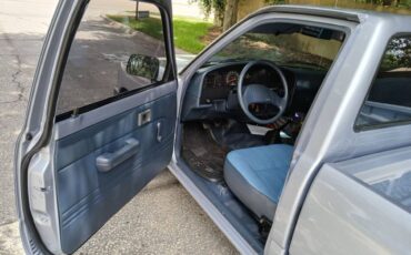 Toyota-hilux-1991-blue-1