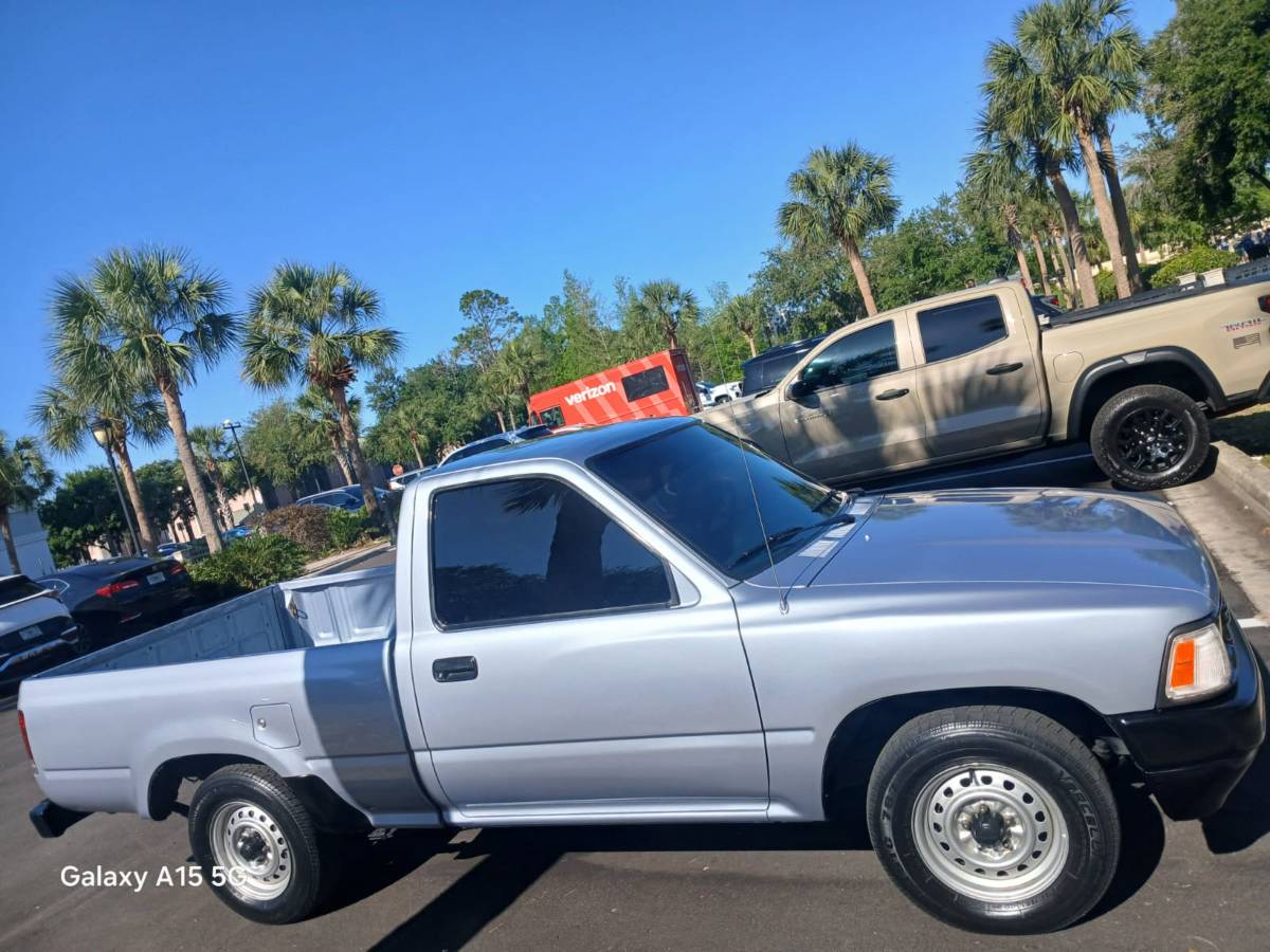 Toyota-hilux-1991-blue-10