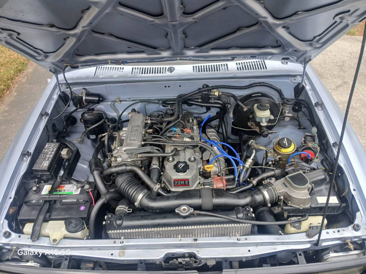 Toyota-hilux-1991-blue-11