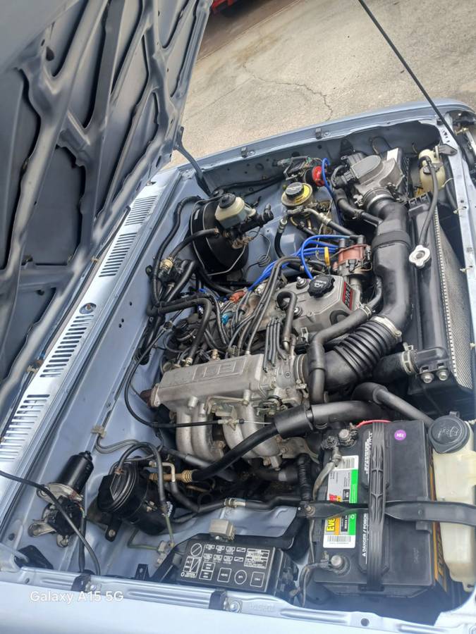 Toyota-hilux-1991-blue-12