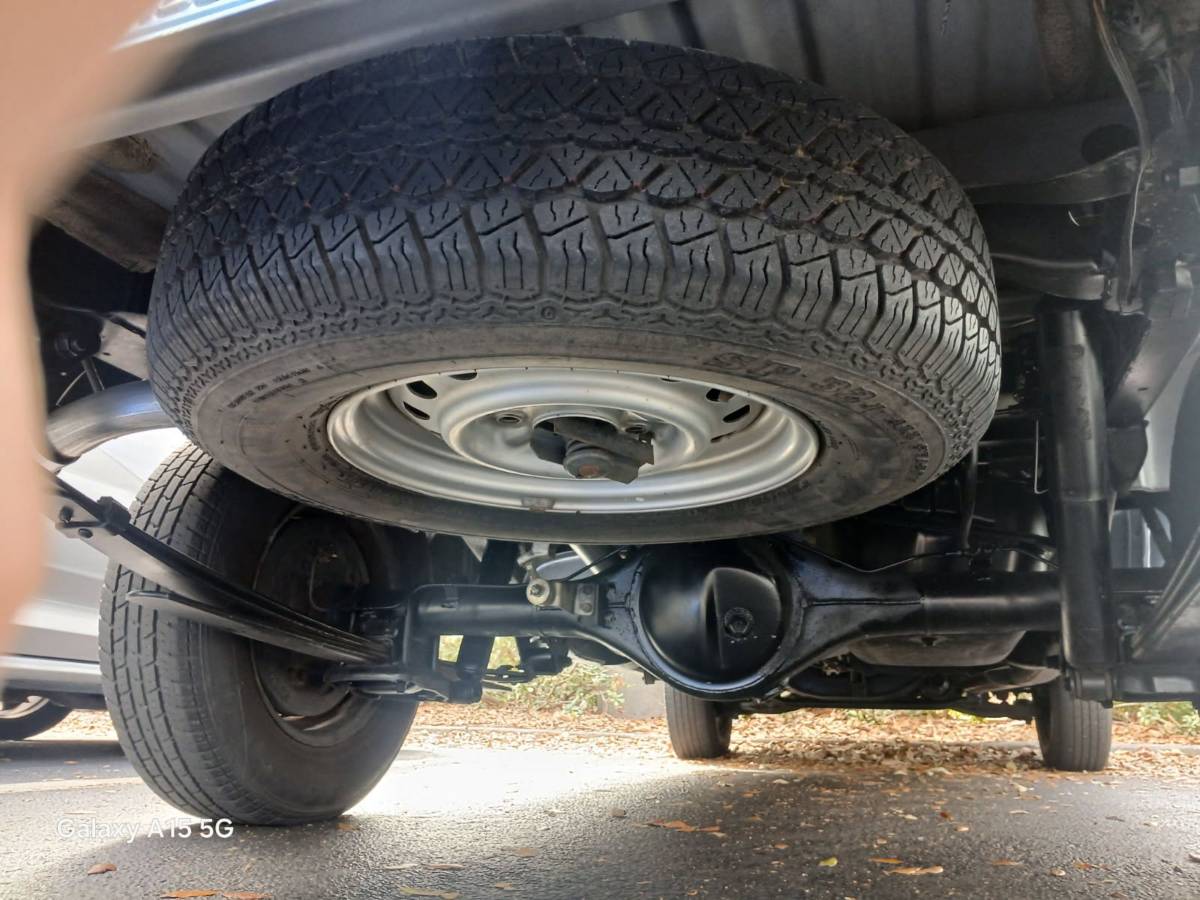 Toyota-hilux-1991-blue-16
