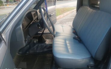 Toyota-hilux-1991-blue-2