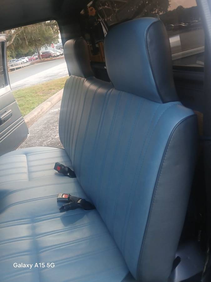 Toyota-hilux-1991-blue-3