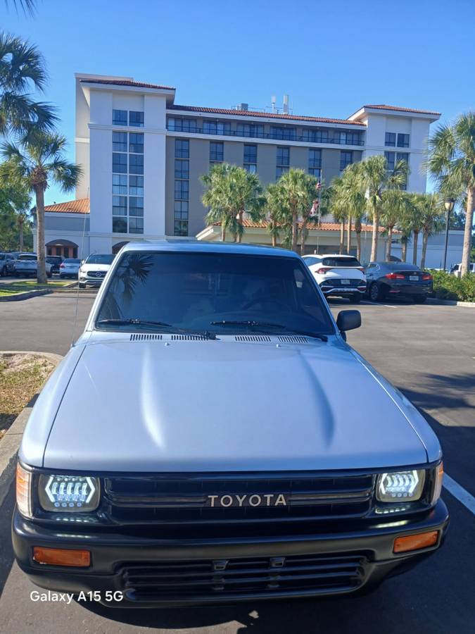 Toyota-hilux-1991-blue-7