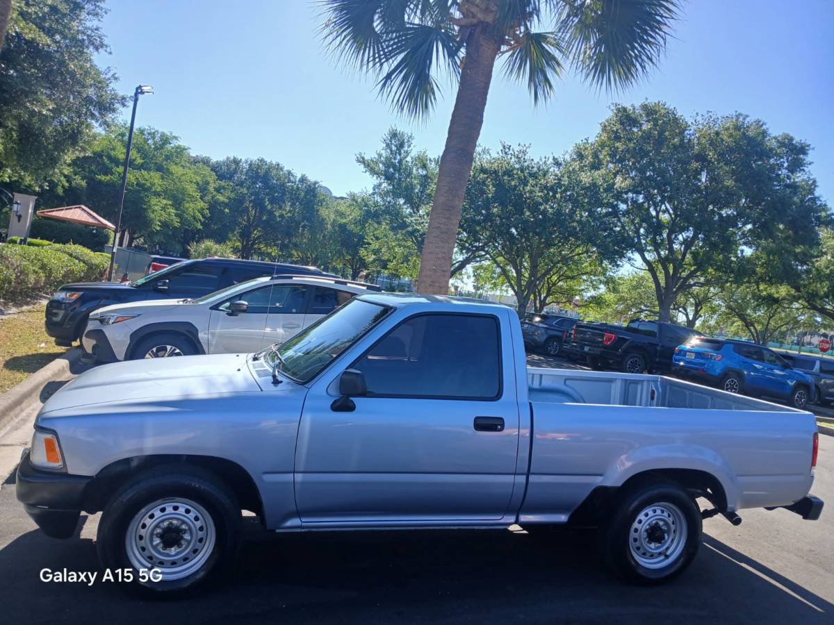 Toyota-hilux-1991-blue-8