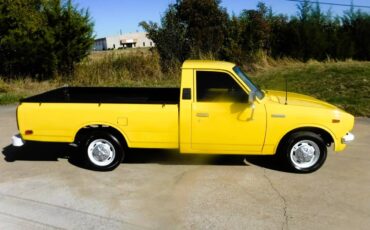 Toyota-hilux-pickup-1978-yellow-12