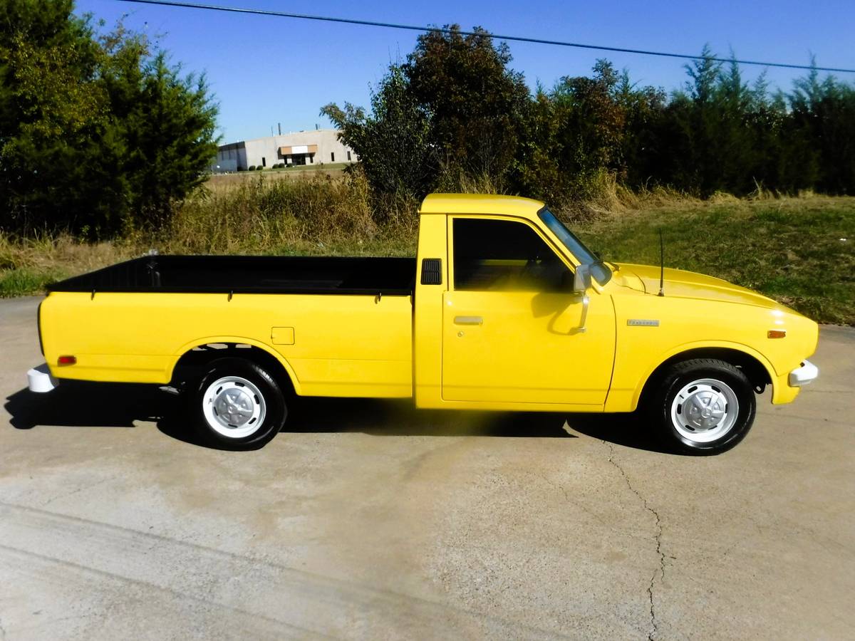 Toyota-hilux-pickup-1978-yellow-12