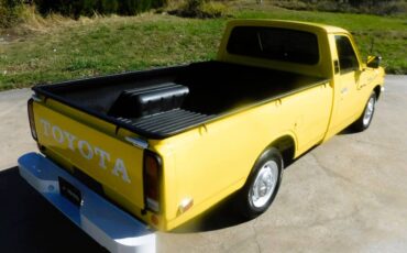Toyota-hilux-pickup-1978-yellow-13