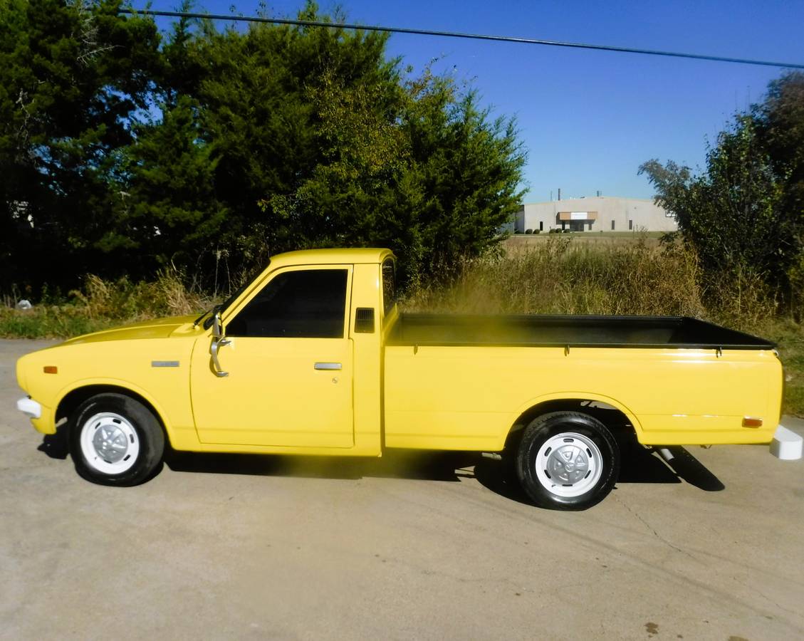 Toyota-hilux-pickup-1978-yellow-15
