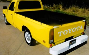 Toyota-hilux-pickup-1978-yellow-16