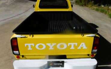 Toyota-hilux-pickup-1978-yellow-18