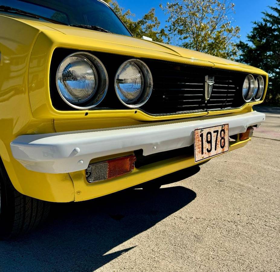 Toyota-hilux-pickup-1978-yellow-21