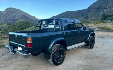 Toyota-hilux-pickup-diesel-1995-green-1
