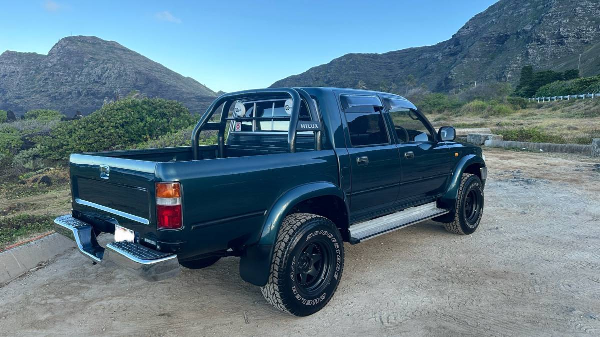 Toyota-hilux-pickup-diesel-1995-green-1