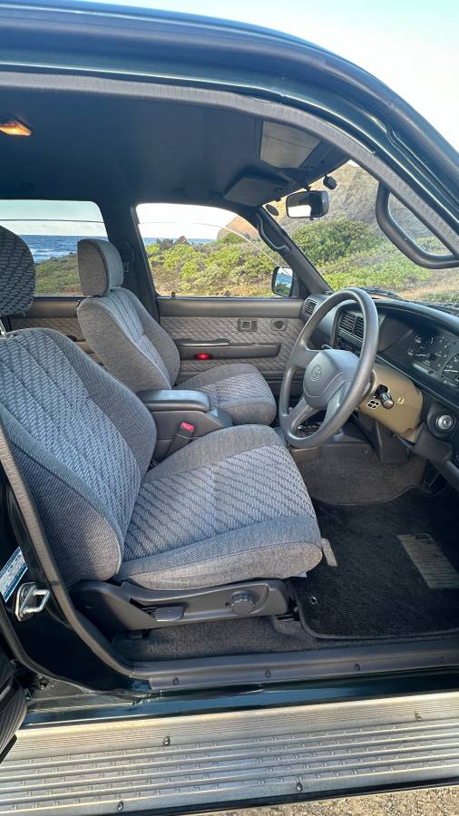 Toyota-hilux-pickup-diesel-1995-green-10