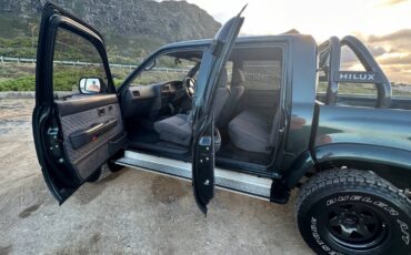 Toyota-hilux-pickup-diesel-1995-green-11
