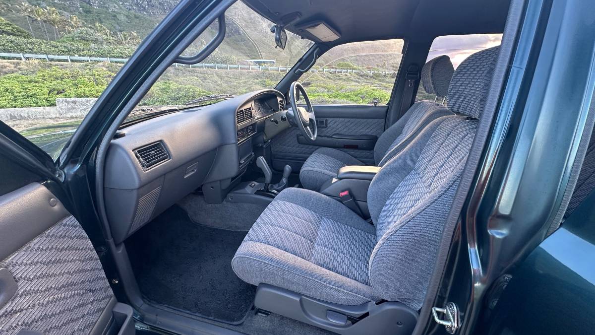 Toyota-hilux-pickup-diesel-1995-green-12