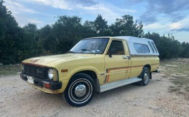 Toyota-hilux-truck-1979-yellow-1