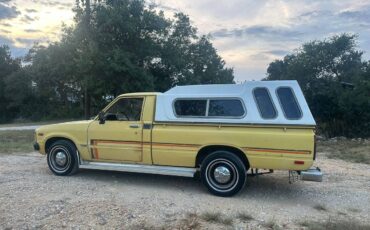 Toyota-hilux-truck-1979-yellow-11