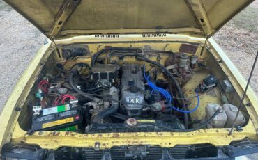 Toyota-hilux-truck-1979-yellow-3