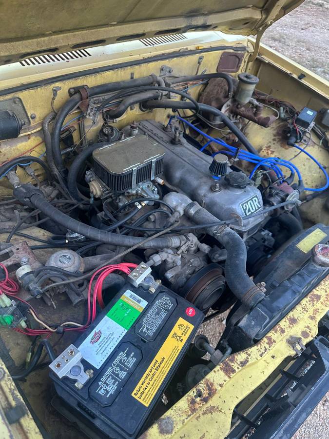 Toyota-hilux-truck-1979-yellow-6