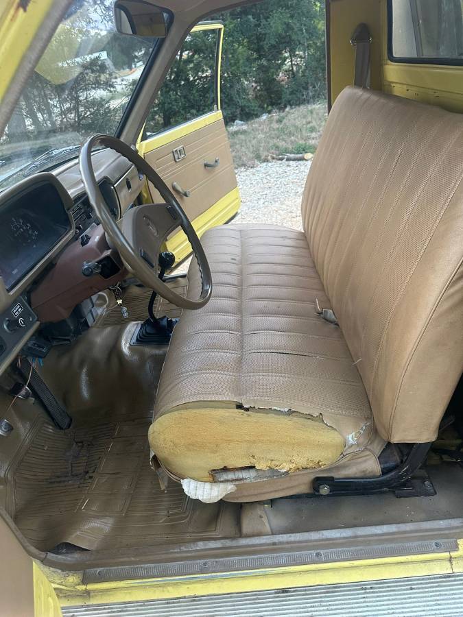 Toyota-hilux-truck-1979-yellow-7