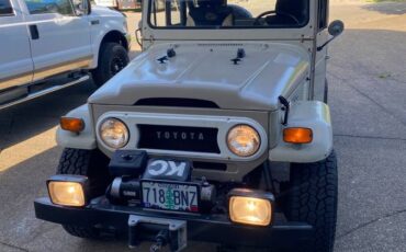 Toyota-land-cruiser-1973-2