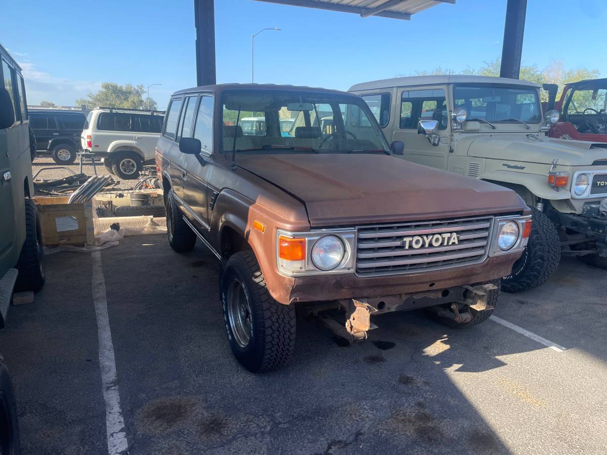 Toyota-land-cruiser-1983-brown-1
