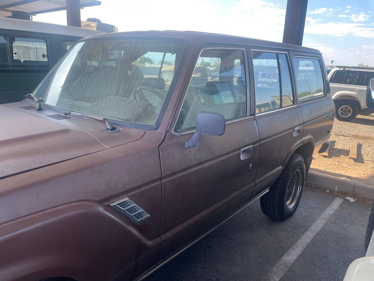 Toyota-land-cruiser-1983-brown-3