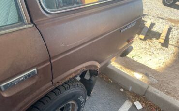Toyota-land-cruiser-1983-brown-4