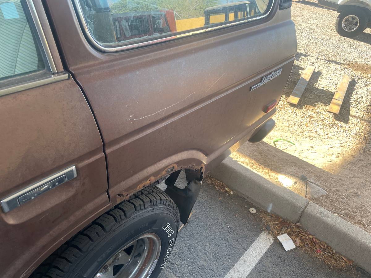 Toyota-land-cruiser-1983-brown-4