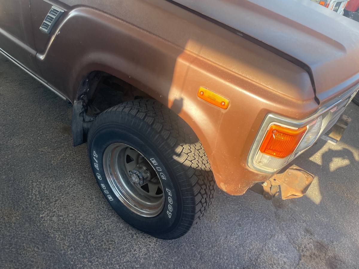 Toyota-land-cruiser-1983-brown-5