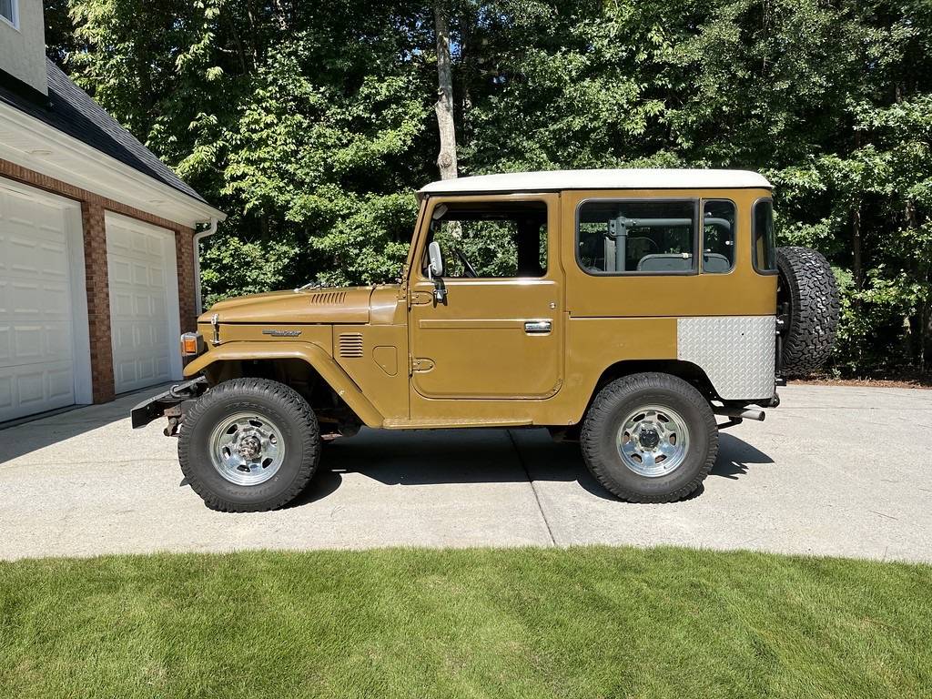 Toyota-land-cruiser-1983-green-1