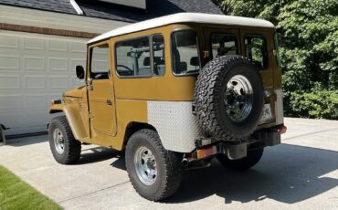 Toyota-land-cruiser-1983-green-10