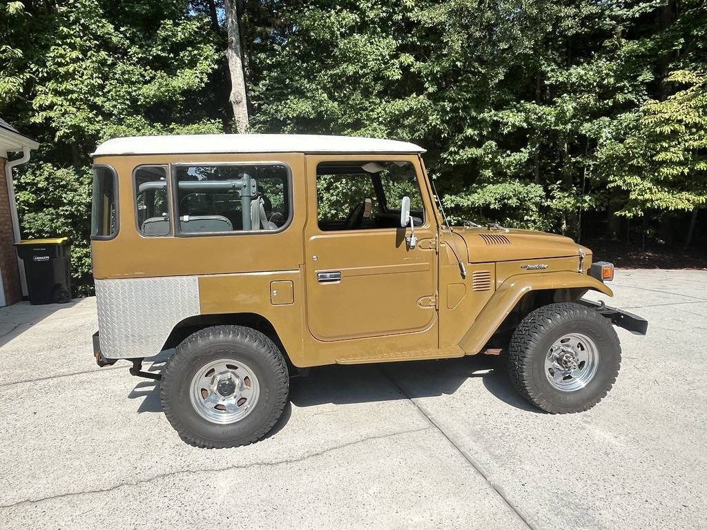 Toyota-land-cruiser-1983-green-4
