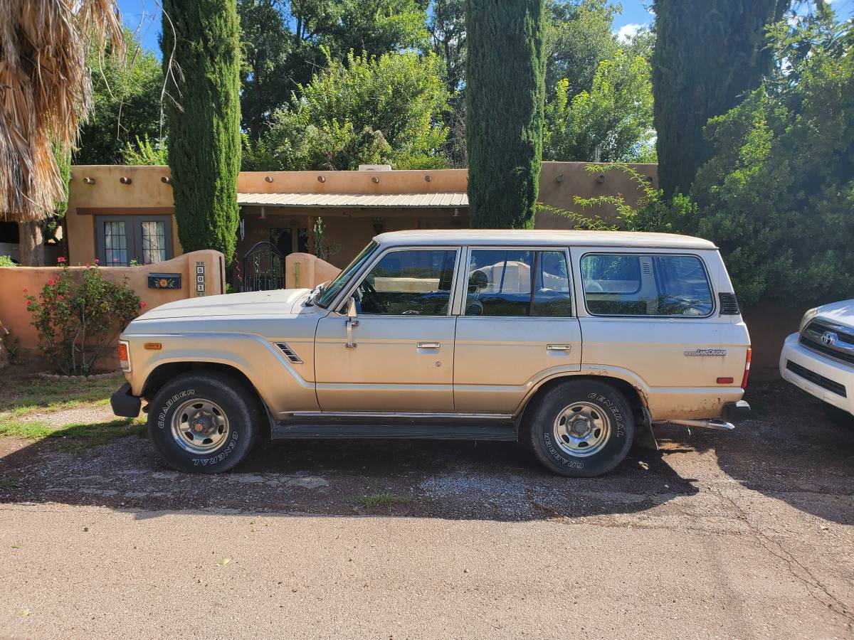 Toyota-land-cruiser-1985-brown-2