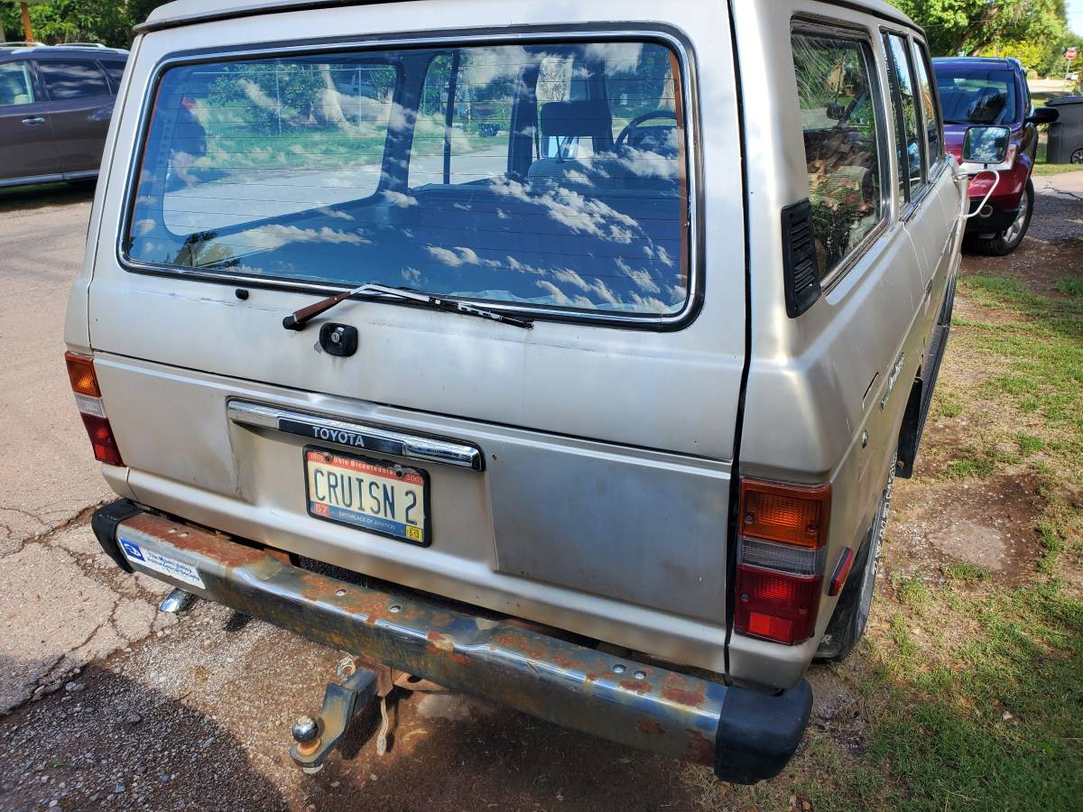 Toyota-land-cruiser-1985-brown-4
