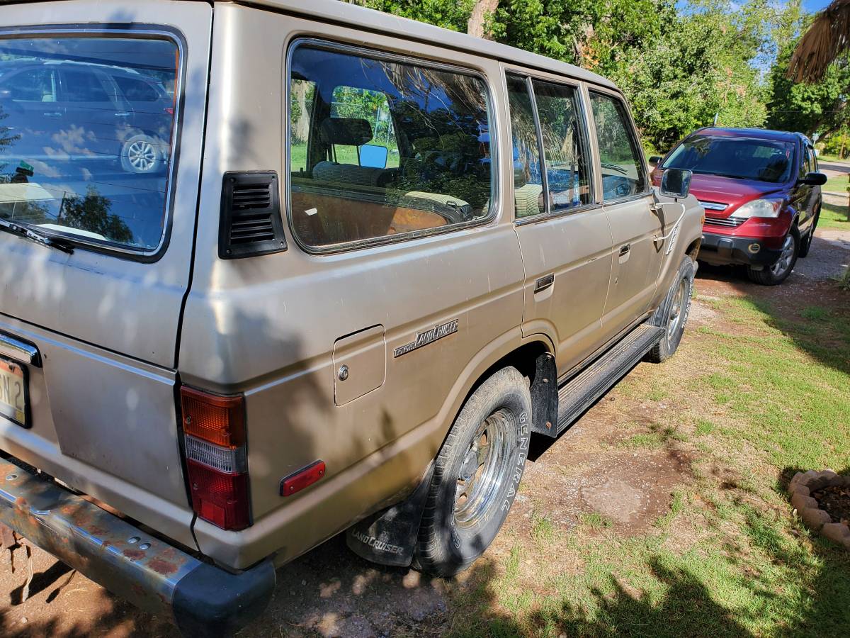 Toyota-land-cruiser-1985-brown-7