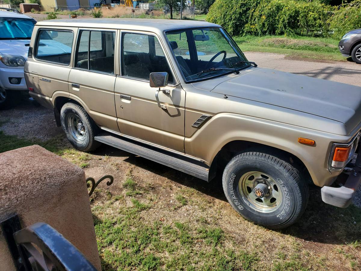 Toyota-land-cruiser-1985-brown