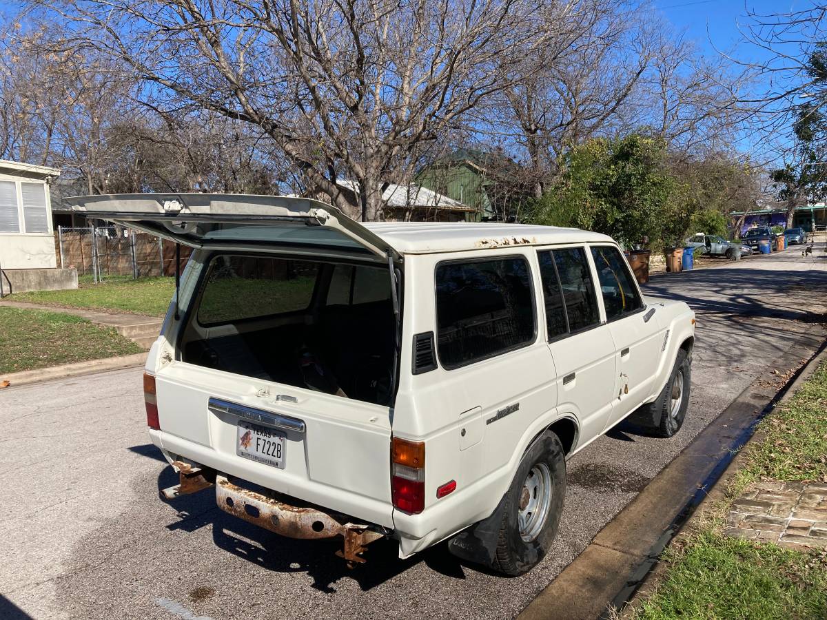 Toyota-land-cruiser-1985-white-1