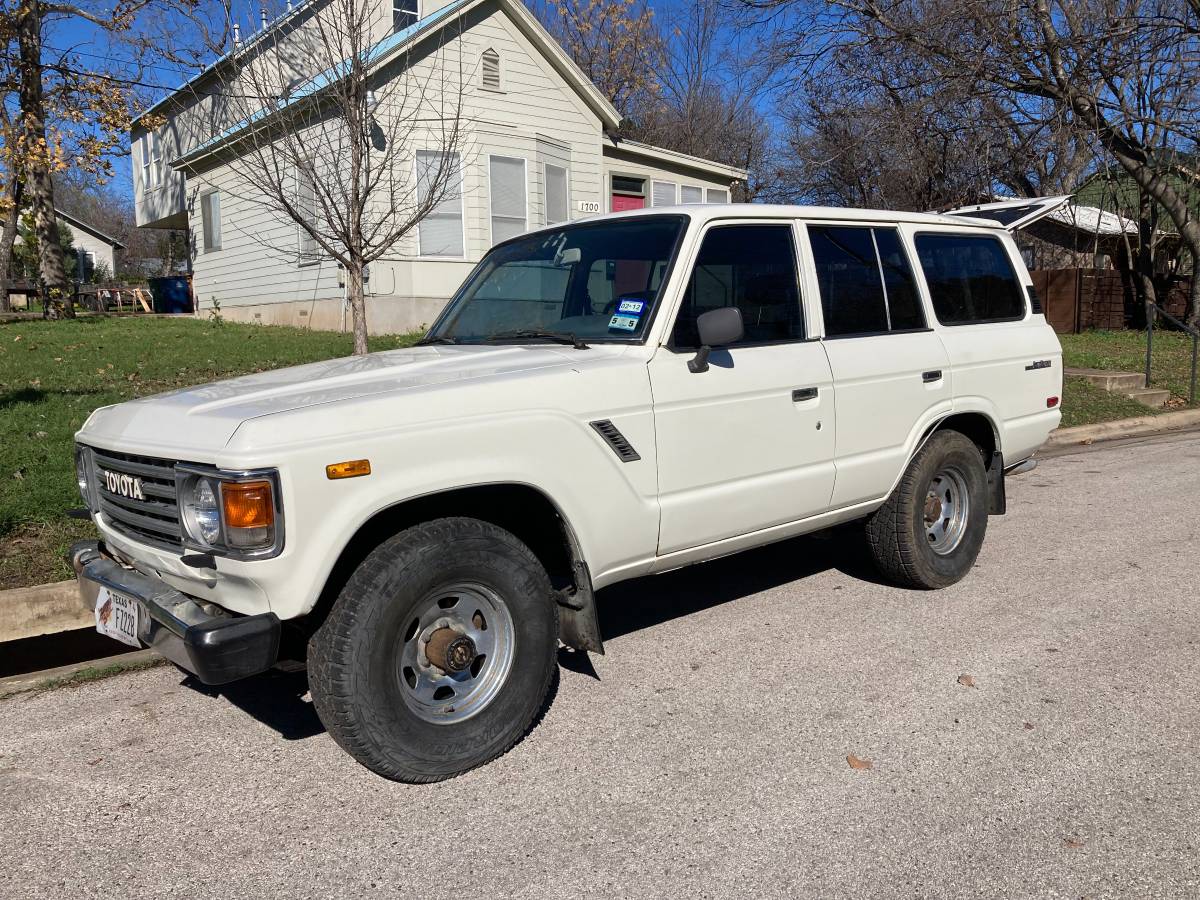 Toyota-land-cruiser-1985-white-2